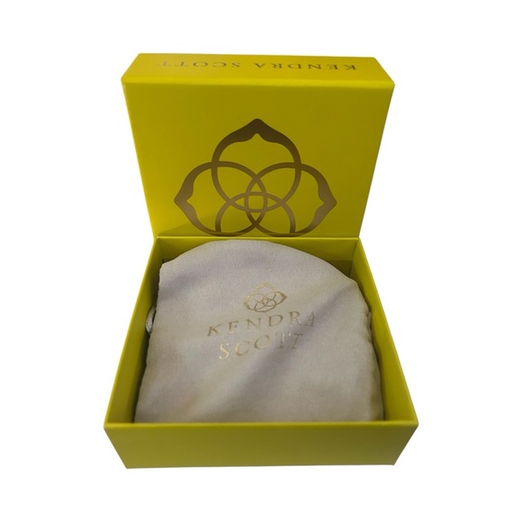 Kendra Scott Mylah Gold Short Pendant Necklace - Picture 4 of 5